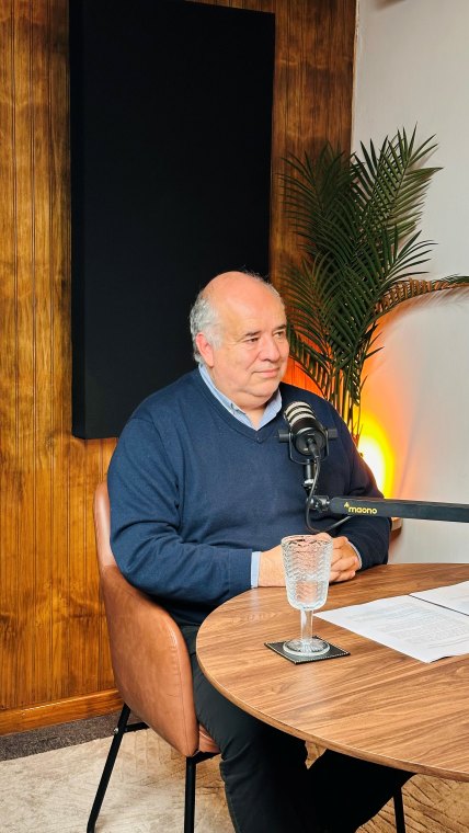 Invitado durante una entrevista en el estudio